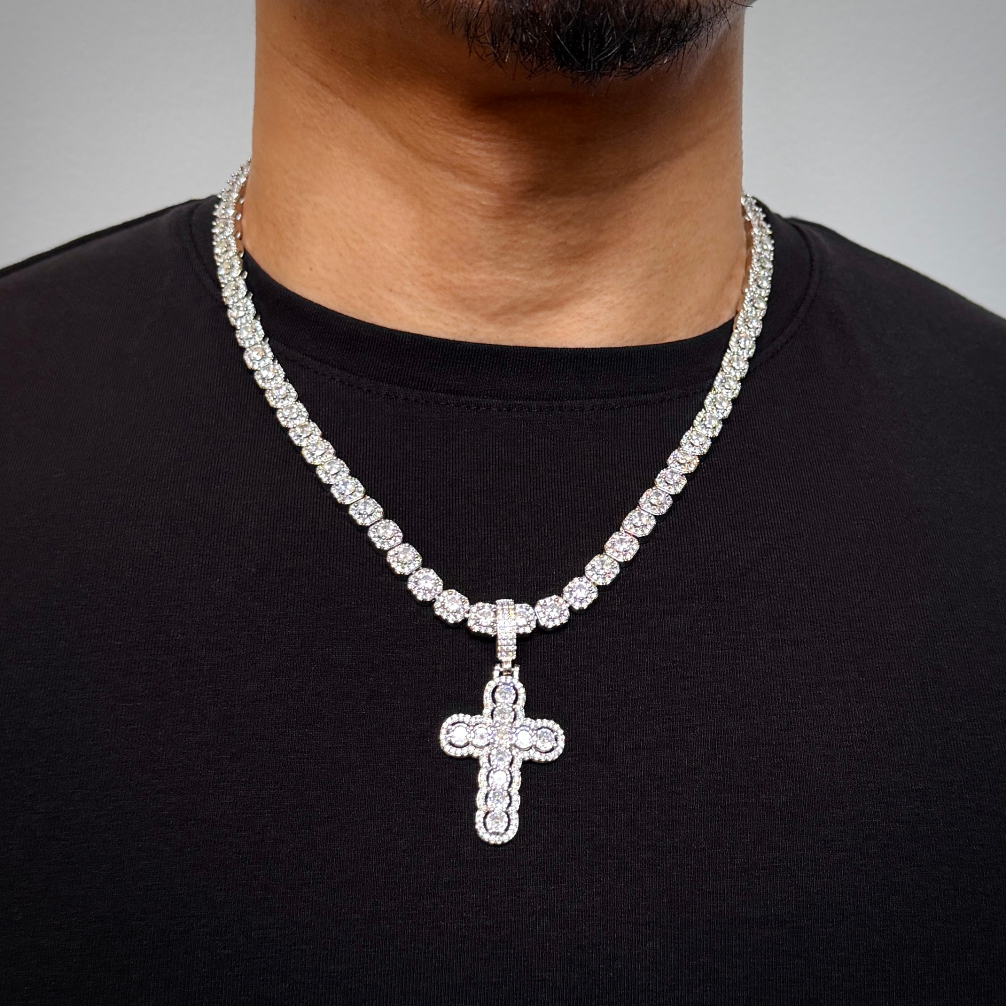 Round Cross Diamond Pendant