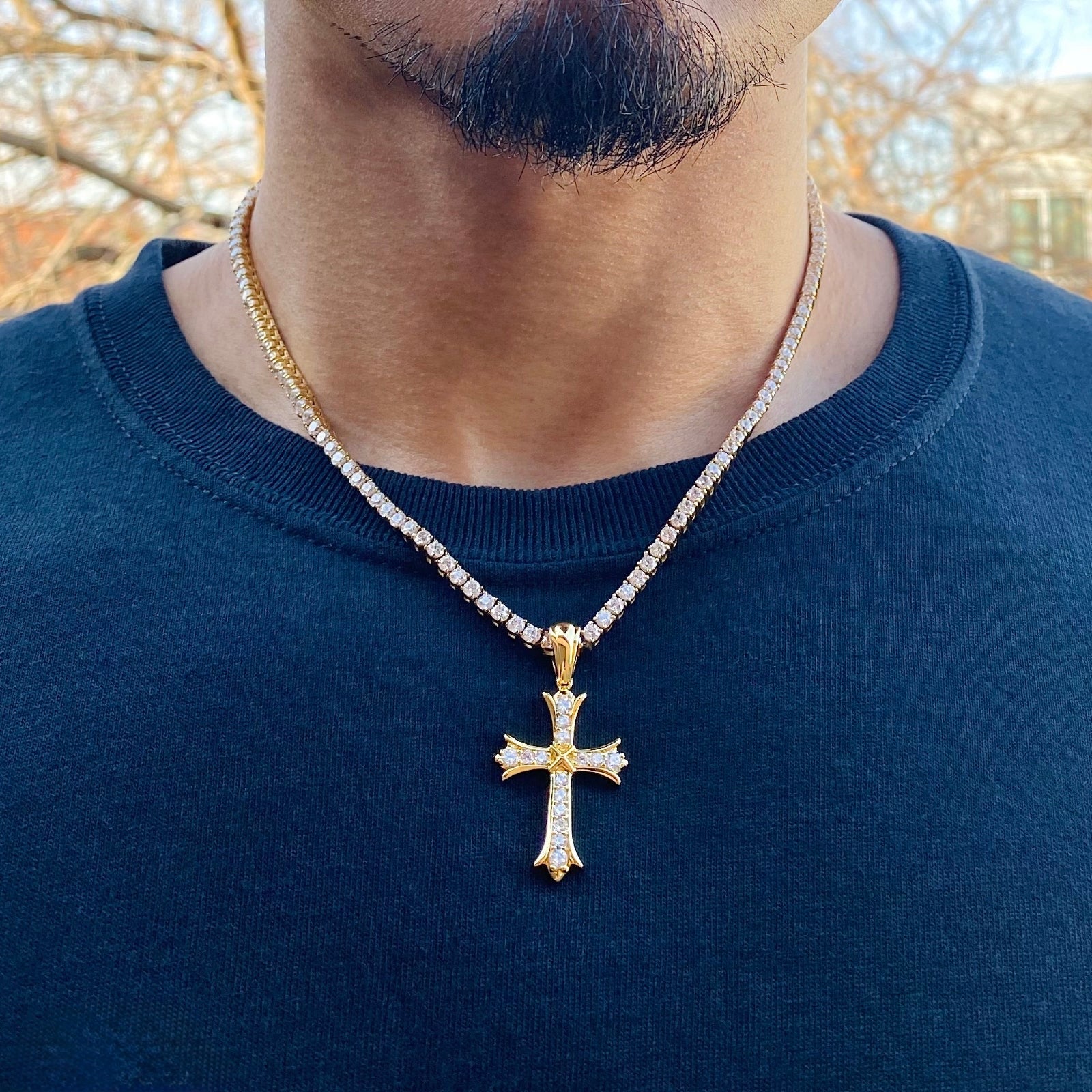 Roman Cross Pendant (18k Gold)